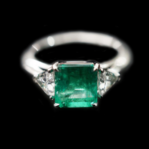 Emerald Ring with Trillion Diamonds